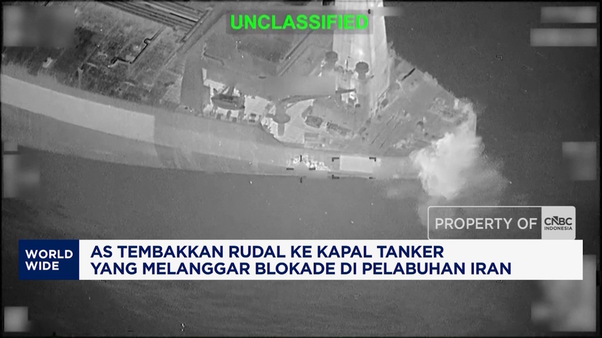 Video:AS Tembak Rudal ke Kapal Tanker yang Melanggar di Pelabuhan Iran