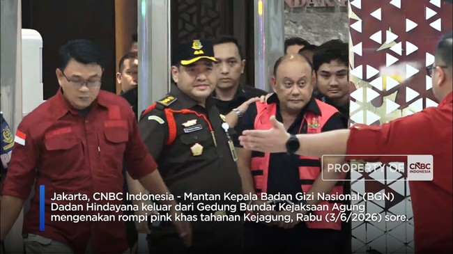 Video: Detik-Detik Eks Bos BGN Dadan Hindayana Kenakan Rompi Pink