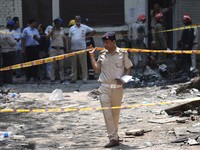 Kebakaran besar yang melanda sebuah hotel di New Delhi, India, pada Rabu (3/6/2026). (REUTERS/Adnan Abidi)
