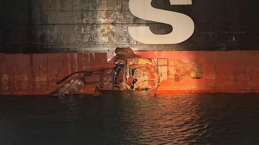 Kerusakan pada kapal Sariska V di Teluk Persia setelah MSC, grup pelayaran terbesar di dunia, mengatakan kapal tersebut terkena dua proyektil di pelabuhan Umm Qasr, Irak, dalam gambar yang dirilis pada 2 Juni 2026 ini.