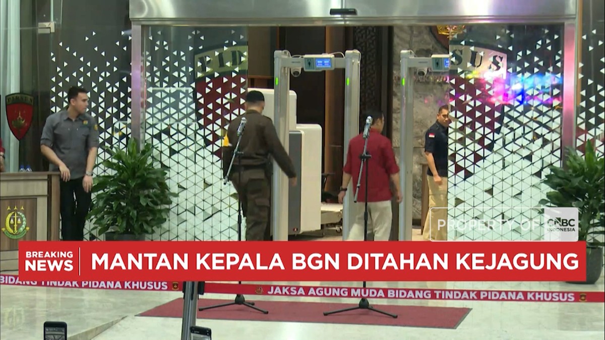 Video: Dadan Hindayana dan 2 Eks Pimpinan BGN Ditahan Kejagung