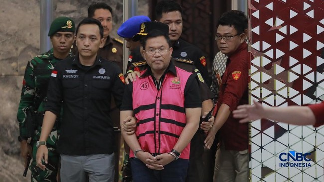 Video: Detik-Detik Eks Bos BGN Dadan Hindayana Kenakan Rompi Pink