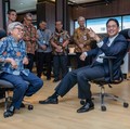 Menteri Keuangan, Purbaya Yudhi Sadewa, mengunjungi Kantor Pusat Direktorat Jenderal Perbendaharaan (DJPb). Didampingi Direktur Jenderal Perbendaharaan, Astera Primanto Bhakti, Menkeu memantau langsung proses pengelolaan kas negara, Selasa (2/6/2026)