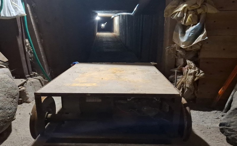 Otoritas Amerika Serikat mengumumkan penemuan sebuah terowongan lintas batas yang digunakan untuk menyelundupkan narkoba dari Meksiko ke wilayah AS pada Senin (1/6/2026). (via REUTERS/US Attorney's Office for the Sou)