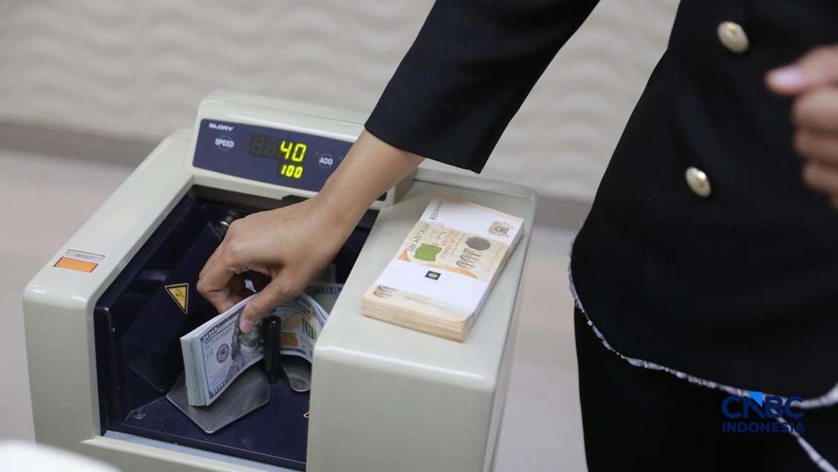 Rupiah Menguat Tajam, Tapi Bank Ini Masih Jual Dolar di Rp18.415