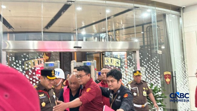 Breaking News: Kejagung Tahan Mantan Kepala BGN Dadan Hindayana