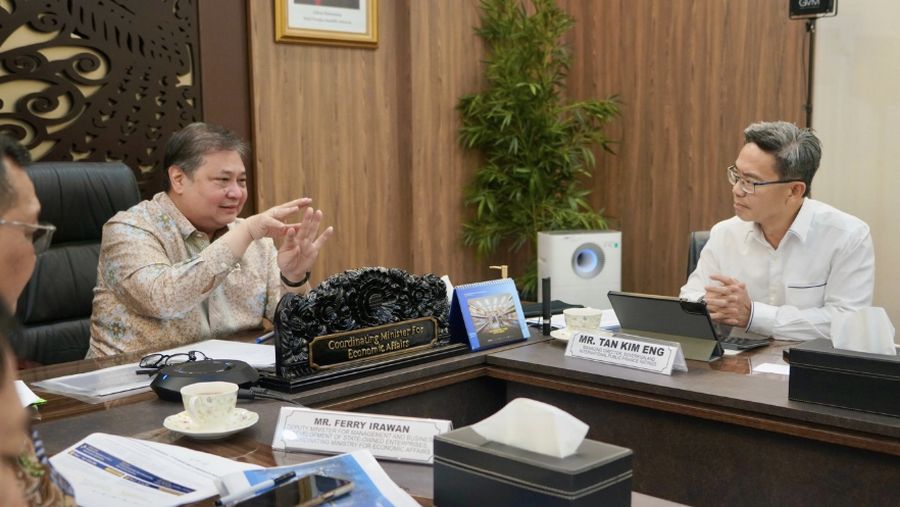 Pertemuan tahunan bersama Lembaga Rating Standard & Poor’s (S&P) di Kantor Kemenko Perekonomian. (Tangkapan layar instagram @airlanggahartarto_official)