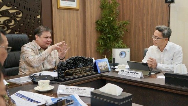 SdanP Tiba-tiba Muncul di Kantor Airlangga, Bahas Soal Ini!