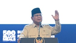 Momen Prabowo Sedih Harus Copot Dadan Cs dari BGN