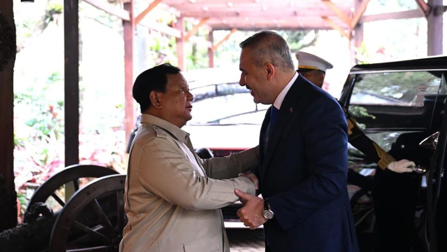 Presiden Prabowo Subianto menerima kunjungan Menteri Luar Negeri Republik Turkiye Hakan Fidan di kediaman Hambalang, Jawa Barat,  Rabu, (3/6/2026). Kunjungan Menlu Fidan ke Indonesia dilakukan atas undangan Presiden Prabowo. (BPMI)