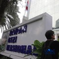 Suasana kantor Badan Gizi Nasional (BGN) tampak dijaga ketat saat Kejaksaan Agung melakukan penggeledahan pada Rabu (3/6/2026). (CNBC Indonesia/Muhammad Sabki)