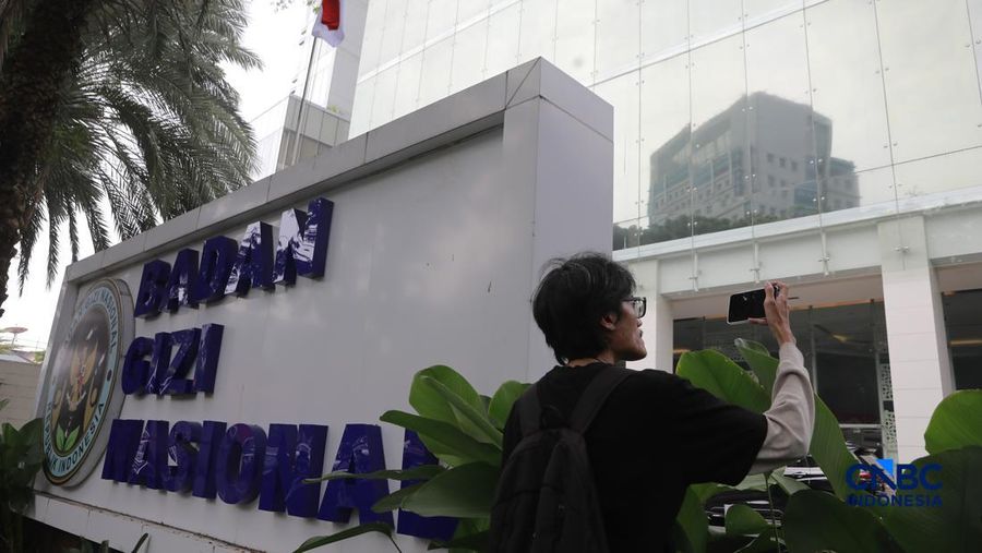 Suasana instansi Badan Gizi Nasional (BGN) tampak dijaga ketat saat Kejaksaan Agung melakukan penggeledahan pada Rabu (3/6/2026).
