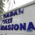 Suasana kantor Badan Gizi Nasional (BGN) tampak dijaga ketat saat Kejaksaan Agung melakukan penggeledahan pada Rabu (3/6/2026). (CNBC Indonesia/Muhammad Sabki)