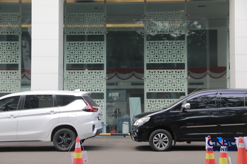 Suasana kantor Badan Gizi Nasional (BGN) tampak dijaga ketat saat Kejaksaan Agung melakukan penggeledahan pada Rabu (3/6/2026). (CNBC Indonesia/Muhammad Sabki)