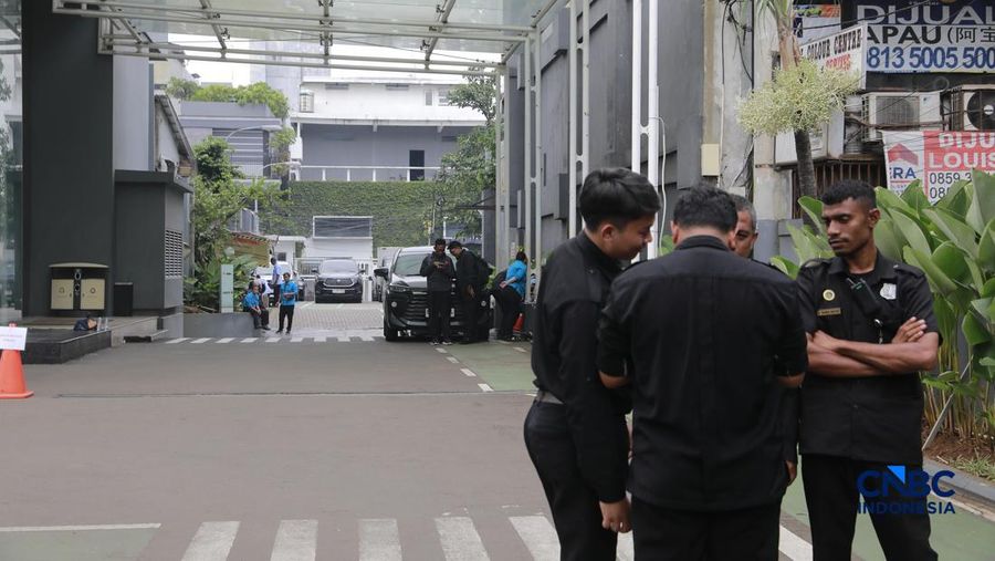 Suasana instansi Badan Gizi Nasional (BGN) tampak dijaga ketat saat Kejaksaan Agung melakukan penggeledahan pada Rabu (3/6/2026).