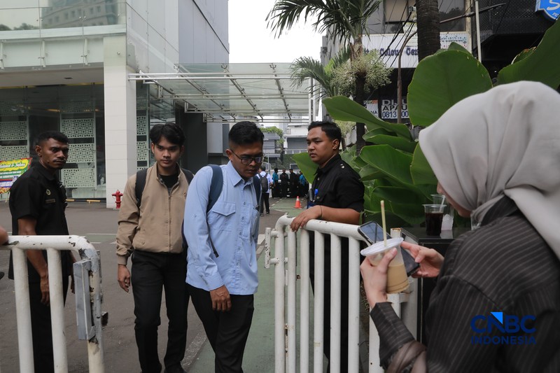 Suasana kantor Badan Gizi Nasional (BGN) tampak dijaga ketat saat Kejaksaan Agung melakukan penggeledahan pada Rabu (3/6/2026). (CNBC Indonesia/Muhammad Sabki)