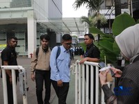 Suasana kantor Badan Gizi Nasional (BGN) tampak dijaga ketat saat Kejaksaan Agung melakukan penggeledahan pada Rabu (3/6/2026). (CNBC Indonesia/Muhammad Sabki)