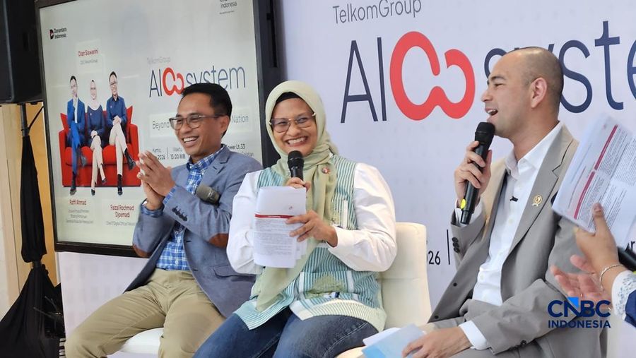 Direktur Utama Telkom Dian Siswarini (tengah) saat Launching AIcosystem bertajuk Beyond Innovation, Impact for Nation, di Telkom Landmark, Jakarta, Kamis (4/6/2026). (CNBC Indonesia/
Intan Rakhmayanti Dewi)