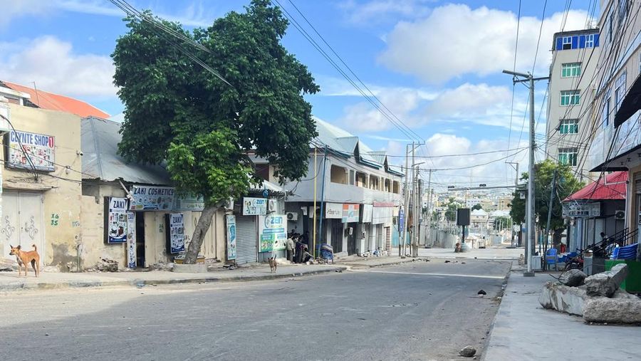 Jalan yang sepi menjelang protes terhadap Presiden Somalia Hassan Sheikh Mohamud di Mogadishu, Somalia, Kamis (4/6/2026). (REUTERS/Feisal Omar)