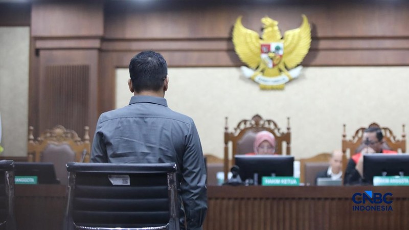Mantan Wakil Menteri Ketenagakerjaan RI, Immanuel Ebenezer Gerungan alias Noel saat menjalani sidang pembacaan putusan atau vonis di Pengadilan Tipikor, Jakarta, Kamis (4/6/2026). (CNBC Indonesia/Faisal Rahman)