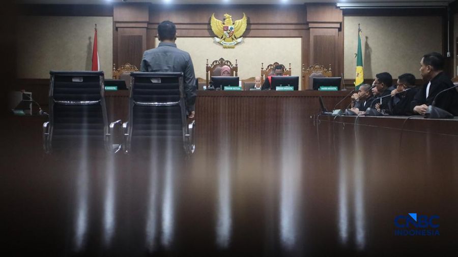 Mantan Wakil Menteri Ketenagakerjaan RI, Immanuel Ebenezer Gerungan alias Noel saat menjalani sidang pembacaan putusan atau vonis di Pengadilan Tipikor, Jakarta, Kamis (4/6/2026). (CNBC Indonesia/Faisal Rahman)