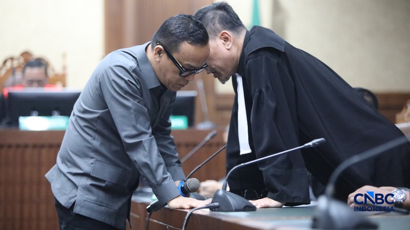 Mantan Wakil Menteri Ketenagakerjaan RI, Immanuel Ebenezer Gerungan alias Noel saat menjalani sidang pembacaan putusan atau vonis di Pengadilan Tipikor, Jakarta, Kamis (4/6/2026). (CNBC Indonesia/Faisal Rahman)