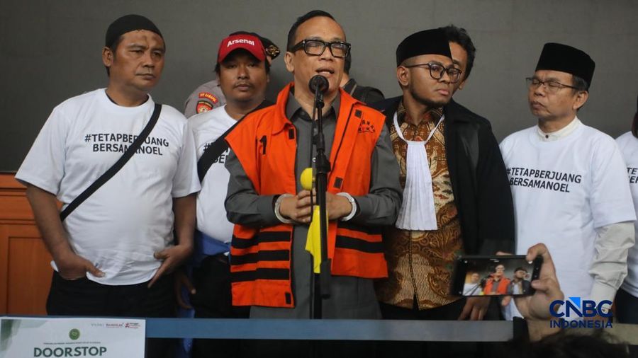 Mantan Wakil Menteri Ketenagakerjaan RI, Immanuel Ebenezer Gerungan alias Noel saat menjalani sidang pembacaan putusan atau vonis di Pengadilan Tipikor, Jakarta, Kamis (4/6/2026). (CNBC Indonesia/Faisal Rahman)