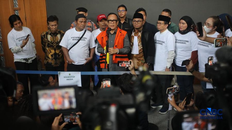 Mantan Wakil Menteri Ketenagakerjaan RI, Immanuel Ebenezer Gerungan alias Noel saat menjalani sidang pembacaan putusan atau vonis di Pengadilan Tipikor, Jakarta, Kamis (4/6/2026). (CNBC Indonesia/Faisal Rahman)