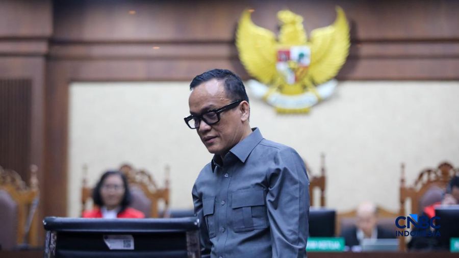 Mantan Wakil Menteri Ketenagakerjaan RI, Immanuel Ebenezer Gerungan tiba untuk menjalani sidang vonis atau putusan kasus dugaan korupsi, pemerasan, dan gratifikasi di Pengadilan Tipikor, Jakarta, Kamis (4/6/2026). (CNBC Indonesia/Faisal Rahman)