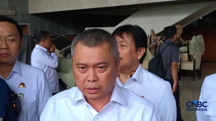 Menteri Perhubungan (Menhub) Dudy Purwaghandi saat ditemui di Kompleks Parlemen, Jakarta, Kamis (4/6/2026). (CNBC Indonesia/Martyasari Rizky)
