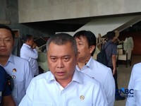 Menteri Perhubungan (Menhub) Dudy Purwaghandi saat ditemui di Kompleks Parlemen, Jakarta, Kamis (4/6/2026). (CNBC Indonesia/Martyasari Rizky)