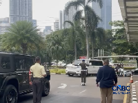 Mobil MV3 Garuda Limousine yang membawa Presiden Prabowo Subianto tiba di Wisma Danantara Indonesia, Jakarta Selatan, Kamis (4/6/2026). (CNBC Indonesia/Romys Binekasri)