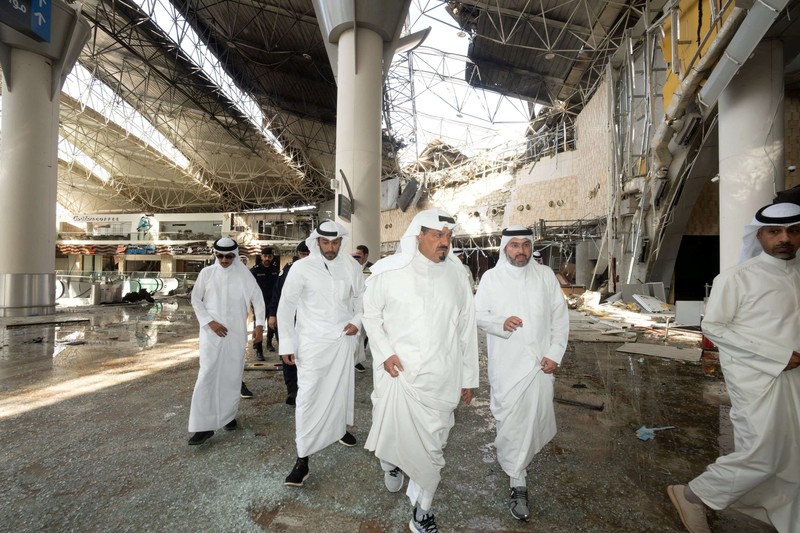 Serangan drone dan rudal Iran merusak fasilitas di Bandara Internasional Kuwait pada Rabu (3/6/2026) menewaskan satu orang dan menyebabkan lebih dari 60 orang lainnya mengalami luka-luka. (Tangkapan Layar Video Reuters/KUNA)