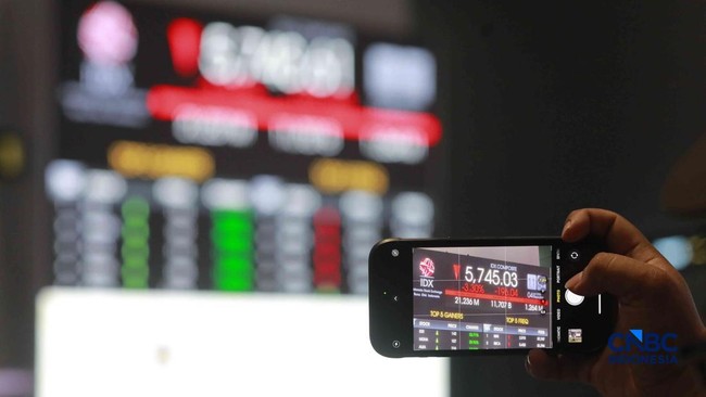 Saat IHSG Berdarah, Asing Parkir Duit di Sini