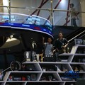 Pengunjung mengamati layar digital pergerakan Indeks Harga Saham Gabungan (IHSG) di Bursa Efek Indonesia, Jakarta, Kamis (4/6/2026). (CNBC Indonesia/Muhammad Sabki)