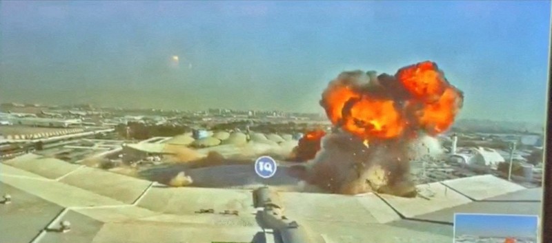 Rekaman CCTV menunjukkan api dan asap yang mengepul setelah serangan di Bandara Internasional Kuwait, di Kota Kuwait, Kuwait pada 3 Juni 2026, dalam cuplikan layar dari video ini. (Civil Aviation Kuwait/Handout via REUTERS)