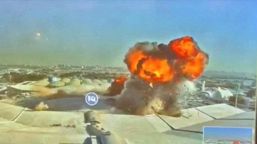 Rekaman CCTV menunjukkan api dan asap yang mengepul setelah serangan di Bandara Internasional Kuwait, di Kota Kuwait, Kuwait pada 3 Juni 2026, dalam cuplikan layar dari video ini. (Civil Aviation Kuwait/Handout via REUTERS)