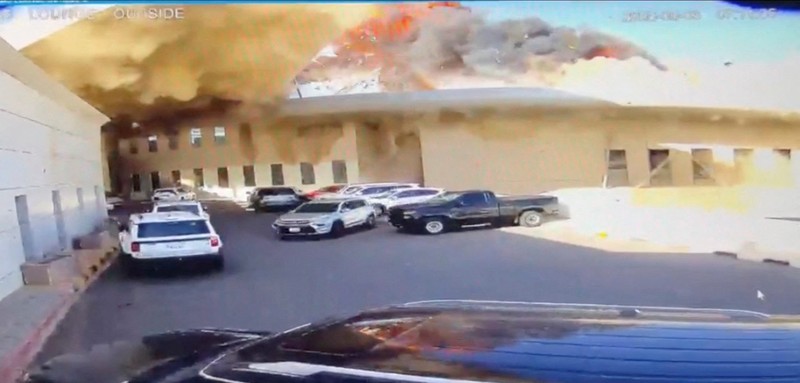 Rekaman CCTV menunjukkan api dan asap yang mengepul setelah serangan di Bandara Internasional Kuwait, di Kota Kuwait, Kuwait pada 3 Juni 2026, dalam cuplikan layar dari video ini. (Civil Aviation Kuwait/Handout via REUTERS)