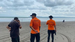 6 ABG Terseret Ombak di Pantai Menganti Cilacap, 2 Hilang