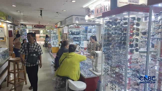 Kacamata Impor Serbu RI, Dijual Murah-Dapat Lensa Frame Cuma Segini