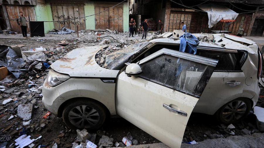 Serangan Israel menargetkan bangunan tempat tinggal di seluruh wilayah barat dan utara Kota Gaza pada Rabu 3 Juni 2026 malam waktu setempat. (REUTERS/Dawoud Abu Alkas)