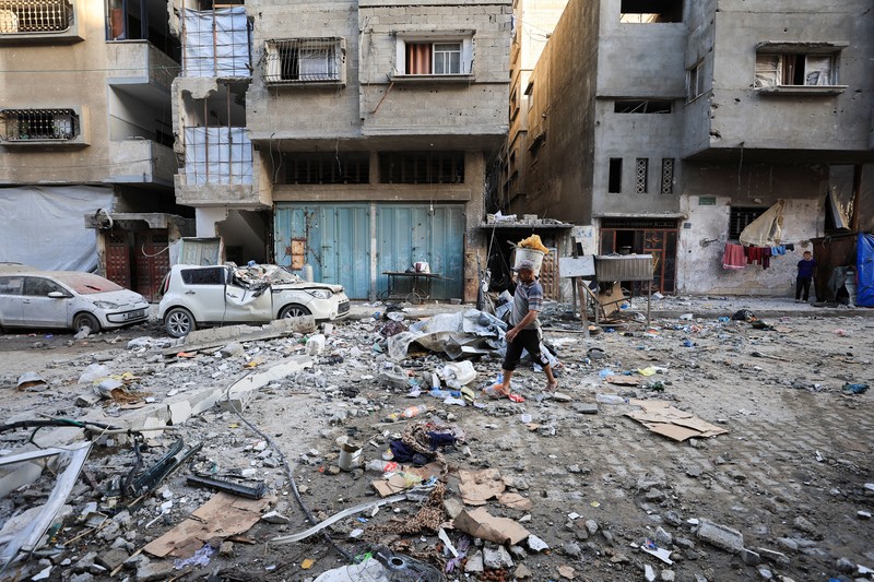 Serangan Israel menargetkan bangunan tempat tinggal di seluruh wilayah barat dan utara Kota Gaza pada Rabu 3 Juni 2026 malam waktu setempat. (REUTERS/Dawoud Abu Alkas)