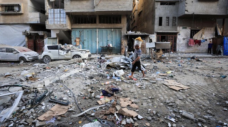 Serangan Israel menargetkan bangunan tempat tinggal di seluruh wilayah barat dan utara Kota Gaza pada Rabu 3 Juni 2026 malam waktu setempat. (REUTERS/Dawoud Abu Alkas)