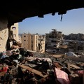 Serangan Israel menargetkan bangunan tempat tinggal di seluruh wilayah barat dan utara Kota Gaza pada Rabu 3 Juni 2026 malam waktu setempat. (REUTERS/Dawoud Abu Alkas)