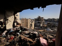 Serangan Israel menargetkan bangunan tempat tinggal di seluruh wilayah barat dan utara Kota Gaza pada Rabu 3 Juni 2026 malam waktu setempat. (REUTERS/Dawoud Abu Alkas)