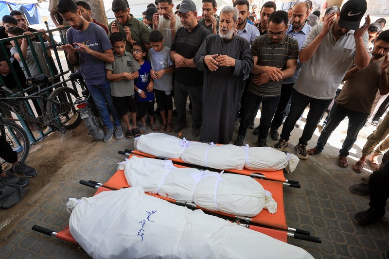 Serangan Israel menargetkan bangunan tempat tinggal di seluruh wilayah barat dan utara Kota Gaza pada Rabu 3 Juni 2026 malam waktu setempat. (REUTERS/Dawoud Abu Alkas)