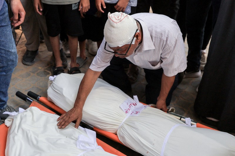 Serangan Israel menargetkan bangunan tempat tinggal di seluruh wilayah barat dan utara Kota Gaza pada Rabu 3 Juni 2026 malam waktu setempat. (REUTERS/Dawoud Abu Alkas)