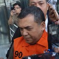 Wakil Menteri Imigrasi dan Pemasyarakatan (Wamen Imipas), Silmy Karim, tampak mengenakan rompi tahanan berwarna oranye saat berada di Gedung Merah Putih KPK, Jakarta, Kamis (4/6/2026). (CNBC Indonesia/Muhammad Sabki)