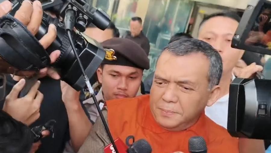 Wakil Menteri Imigrasi dan Permasyarakatan (Wamen Imipas), Silmy Karim memakai rompi oranye. (Dok. Detikcom/Kurniawan Fadilah)