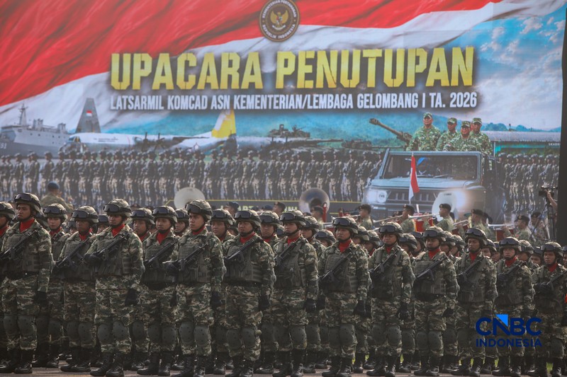 Anggota Komponen Cadangan (Komcad) memgikuti Upacara Penutupan Latsarmil Komcad ASN Kementerian/Lembaga Gelombang I di Lanud Halim Perdana Kusuma, Jakarta, Jumat (5/6/2026). (CNBC Indonesia/Faisal Rahman)
